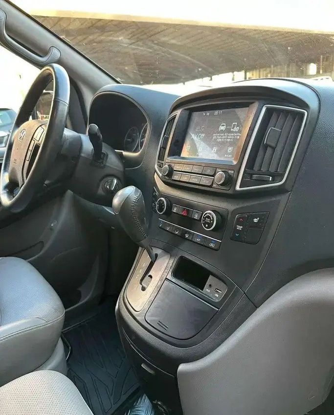 مستعملة Hyundai H-1 فيس ليفت الثاني 2، 2.5 لتر، 2021 في المملكة العربية السعودية، جدة من Manarat Al Tayseer شركة منارة التيسير، اللون فضي.  | AUTO.AE | إعلان #295893 — صورة 10 من 17