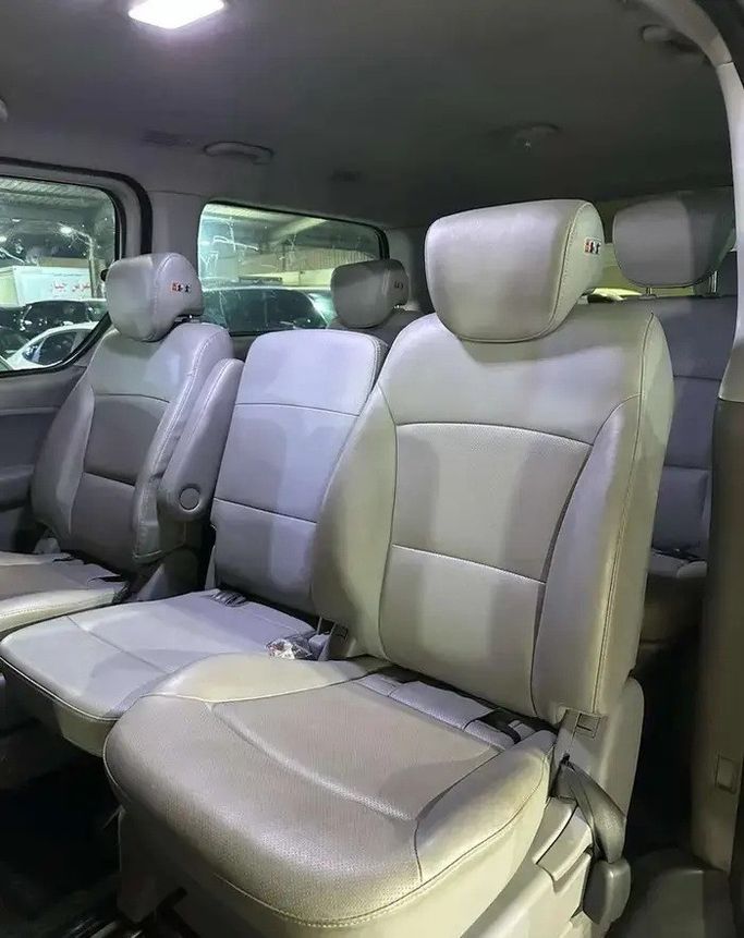 مستعملة Hyundai H-1 فيس ليفت الثاني 2، 2.5 لتر، 2021 في المملكة العربية السعودية، جدة من Manarat Al Tayseer شركة منارة التيسير، اللون فضي. المواصفات الكورية | AUTO.AE | إعلان #295935 — صورة 11 من 12