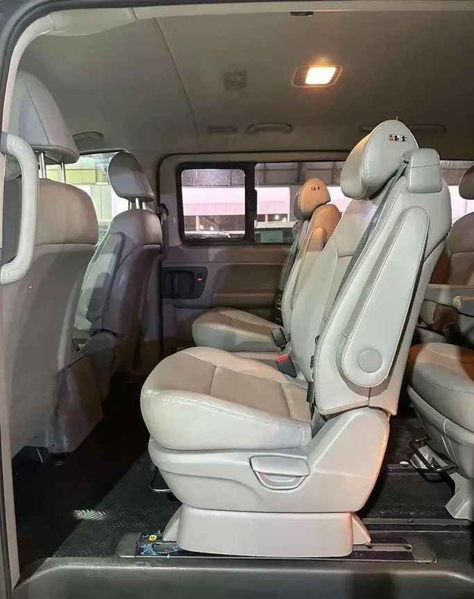 مستعملة Hyundai H-1 فيس ليفت الثاني 2، 2.5 لتر، 2021 في المملكة العربية السعودية، جدة من Manarat Al Tayseer شركة منارة التيسير، اللون أسود. المواصفات الكورية | AUTO.AE | إعلان #295943 — صورة 11 من 12