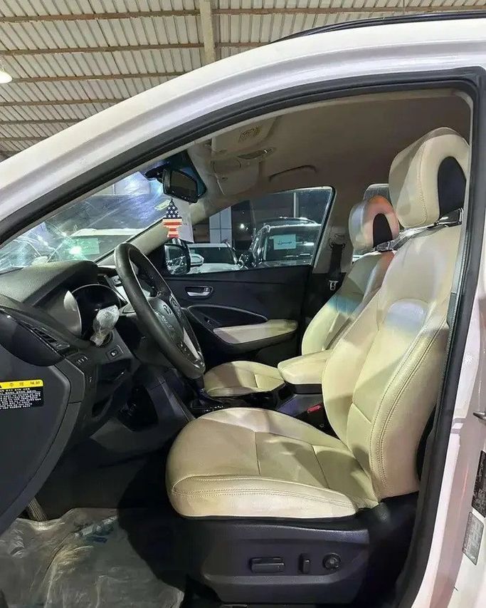 مستعملة Hyundai Santa Fe ثالثاً، 2.2 لتر، 2015 في المملكة العربية السعودية، جدة من Manarat Al Tayseer شركة منارة التيسير، اللون أبيض. المواصفات الكورية | AUTO.AE | إعلان #295922 — صورة 10 من 15
