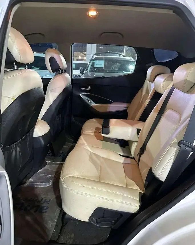 مستعملة Hyundai Santa Fe ثالثاً، 2.2 لتر، 2015 في المملكة العربية السعودية، جدة من Manarat Al Tayseer شركة منارة التيسير، اللون أبيض. المواصفات الكورية | AUTO.AE | إعلان #295922 — صورة 13 من 15