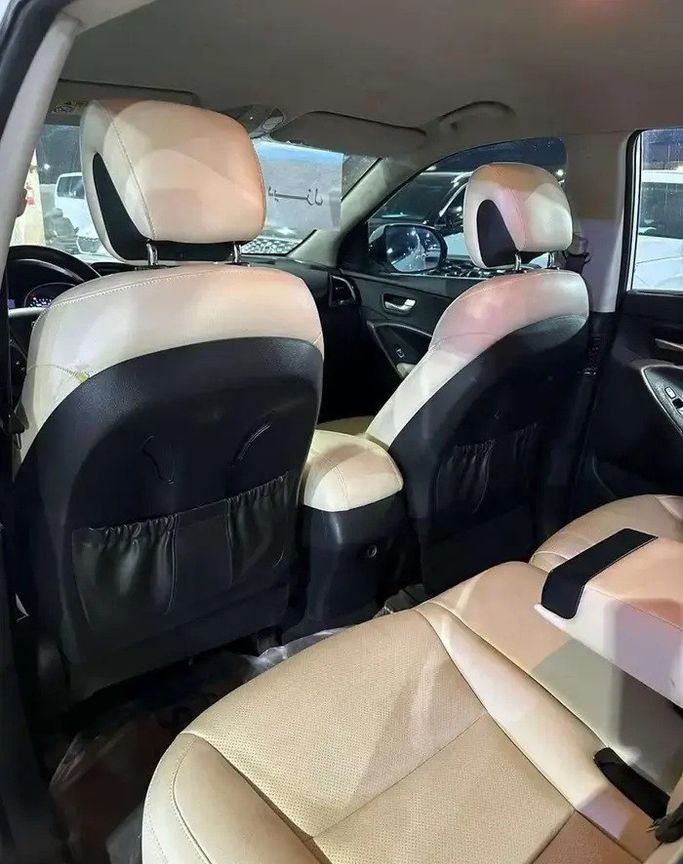 مستعملة Hyundai Santa Fe ثالثاً، 2.2 لتر، 2015 في المملكة العربية السعودية، جدة من Manarat Al Tayseer شركة منارة التيسير، اللون أبيض. المواصفات الكورية | AUTO.AE | إعلان #295922 — صورة 14 من 15