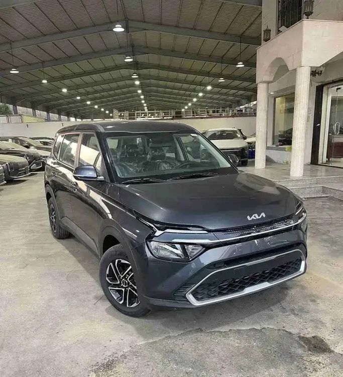 جديدة Kia Carens IV (كنتاكي), 1.5 l, 2025 في في المملكة العربية السعودية, جدة من Prime Car، اللون رمادي.  | AUTO.AE | إعلان #275676