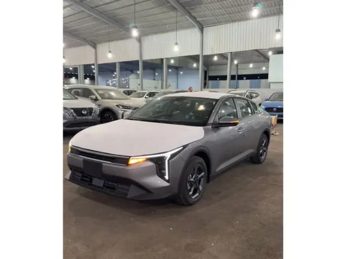 جديدة Kia K4, 1.6 l, 2026 في في المملكة العربية السعودية, جدة من شركة الاسطول للسيارات، اللون رمادي. المواصفات الكورية | AUTO.AE