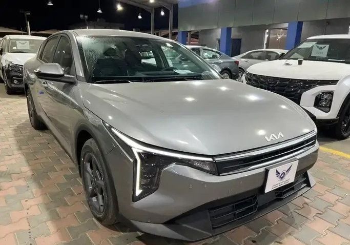 جديدة Kia K4, 2.0 l, 2026 في في المملكة العربية السعودية, جدة من معرض الأسطورة الحديث للسيارات، اللون رمادي. أخرى | AUTO.AE | إعلان #278163