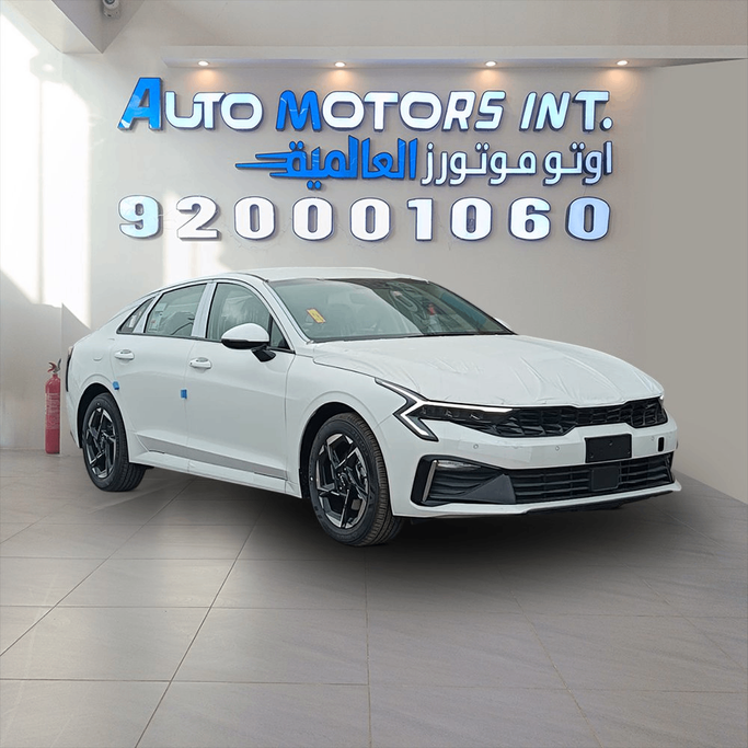 جديدة Kia K5 ثالثاً, 2.5 l, 2026 في في المملكة العربية السعودية, جدة من Auto Motors Int. أوتو موتورز العالمية، اللون أبيض.  | AUTO.AE