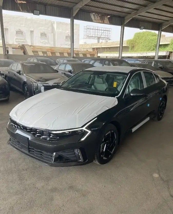 جديدة Kia K5 ثالثاً فيس ليفت, 2.5 l, 2026 في في المملكة العربية السعودية, جدة من Prime Car، اللون أسود.  | AUTO.AE | إعلان #275015