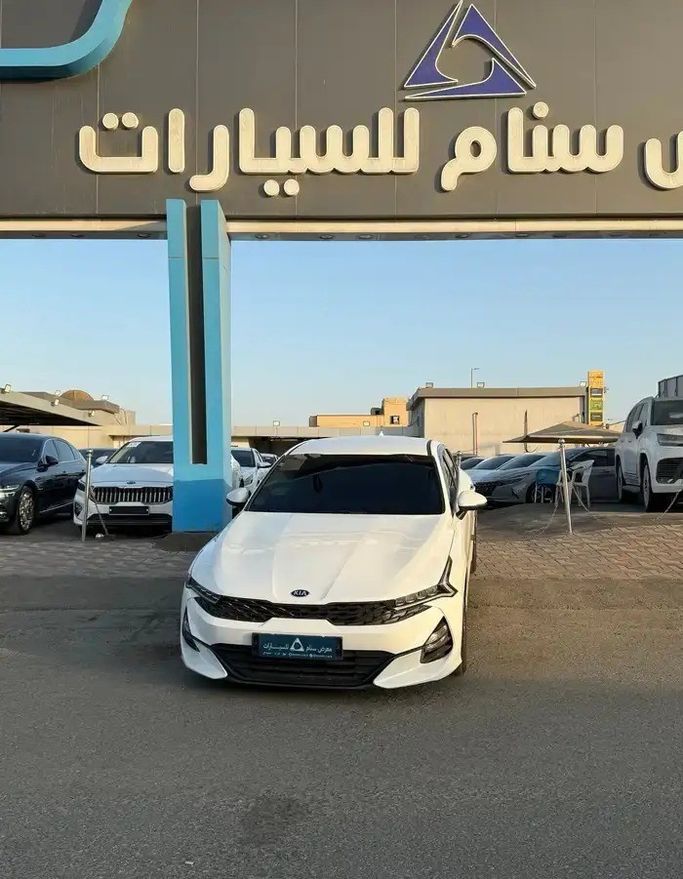 Подержанный Kia K5 III, 2.0 л, 2021 в Саудовская Аравия, Джидда от Sanam United Cars معرض سنام المتحدة للسيارات Белый цвет.  | AUTO.AE | Объявление #282080