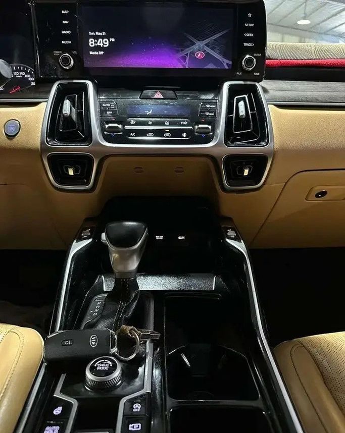 مستعملة Kia Sorento رابعاً، 2.2 لتر، 2021 في المملكة العربية السعودية، جدة من Manarat Al Tayseer شركة منارة التيسير، اللون بني. المواصفات الكورية | AUTO.AE | إعلان #295907 — صورة 11 من 18