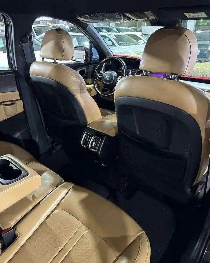 مستعملة Kia Sorento رابعاً، 2.2 لتر، 2021 في المملكة العربية السعودية، جدة من Manarat Al Tayseer شركة منارة التيسير، اللون بني. المواصفات الكورية | AUTO.AE | إعلان #295907 — صورة 16 من 18