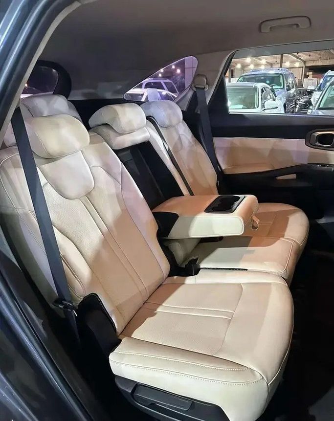 مستعملة Kia Sorento رابعاً، 2.2 لتر، 2021 في المملكة العربية السعودية، جدة من Manarat Al Tayseer شركة منارة التيسير، اللون رمادي. المواصفات الكورية | AUTO.AE | إعلان #295962 — صورة 14 من 17
