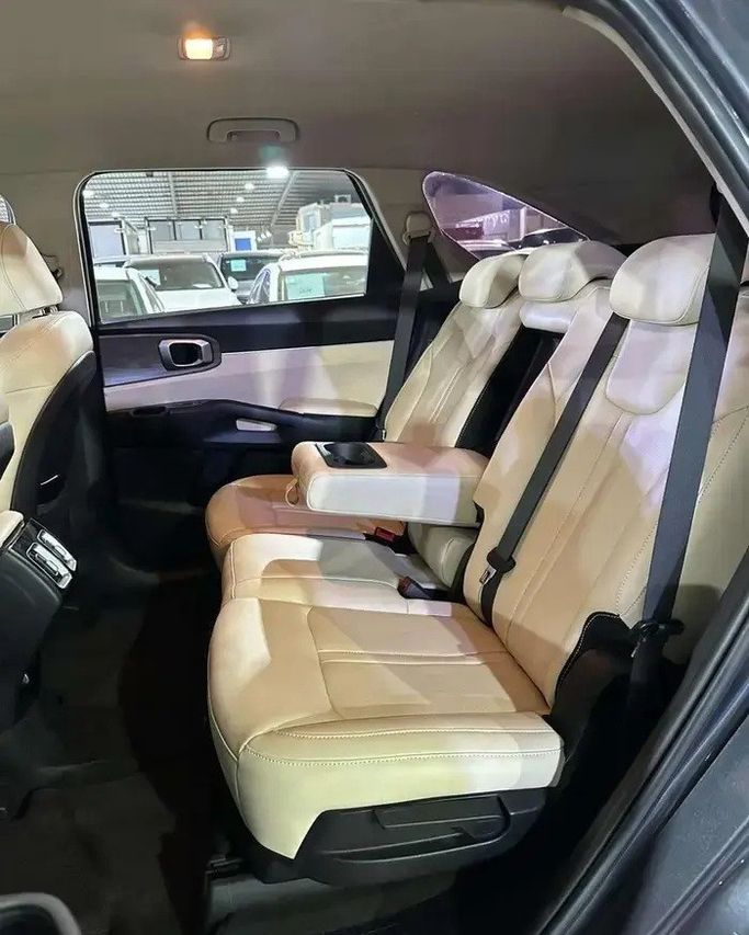 مستعملة Kia Sorento رابعاً، 2.2 لتر، 2021 في المملكة العربية السعودية، جدة من Manarat Al Tayseer شركة منارة التيسير، اللون رمادي. المواصفات الكورية | AUTO.AE | إعلان #295962 — صورة 16 من 17