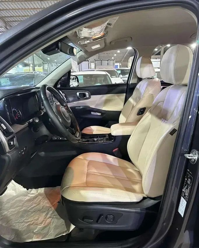 مستعملة Kia Sorento رابعاً، 2.2 لتر، 2021 في المملكة العربية السعودية، جدة من Manarat Al Tayseer شركة منارة التيسير، اللون رمادي. المواصفات الكورية | AUTO.AE | إعلان #295962 — صورة 10 من 17