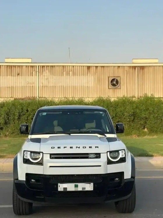 مستعملة Land Rover Defender 110 ثانياً, 2.0 l, 2023 في في المملكة العربية السعودية, جدة من Al Oun Cars معرض العون للسيارات، اللون أبيض. مواصفات الخليج | AUTO.AE | إعلان #276239