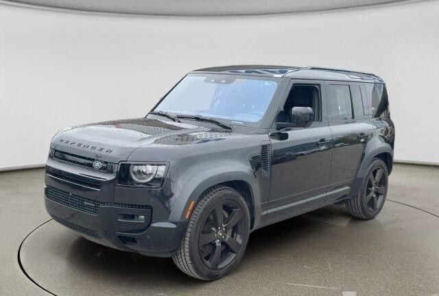 مستعملة Land Rover Defender 110 ثانياً, 2.0 l, 2022 في في المملكة العربية السعودية, جدة من Al Mada Car المدى كار للسيارات، اللون رمادي. أخرى | AUTO.AE | إعلان #281135