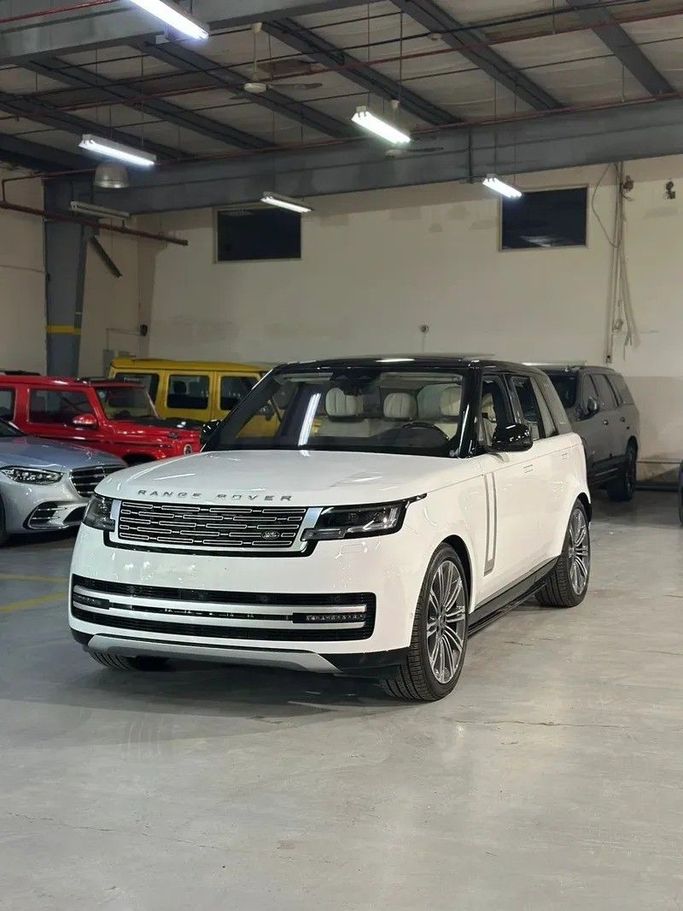 Подержанный Land Rover Range Rover P530 MHEV V (L460), 4.4 л, 2023 в Саудовская Аравия, Джидда от Edition One Белый цвет.  | AUTO.AE | Объявление #246661