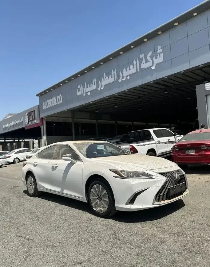 جديدة ⁦Lexus ES 250 عملية فيس ليفت السابع 2، 2.5 l، 2025⁩ في في المملكة العربية السعودية, جدة من Al Obour شركة العبور المطور للسيارات ، اللون أبيض.  | AUTO.AE | إعلان #277442