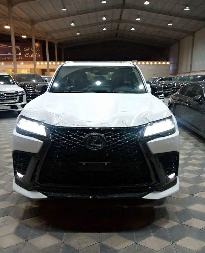 جديدة Lexus LX 600 رابعاً, 3.4 l, 2026 في في المملكة العربية السعودية, جدة من Khiyarak Al Mumayaz  معرض خيارك المميز للسيارات، اللون أبيض. مواصفات الخليج | AUTO.AE | إعلان #252814