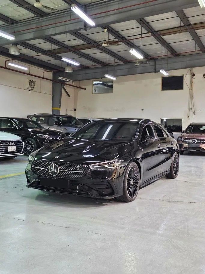 Подержанный Mercedes-Benz CLA 200 II (C118, X118) Рестайлинг, 1.3 л, 2024 в Саудовская Аравия, Джидда от Edition One Черный цвет.  | AUTO.AE