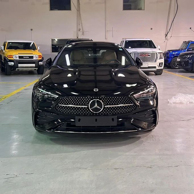 Подержанный Mercedes-Benz CLE 200, 2.0 л, 2025 в Саудовская Аравия, Джидда от Edition One Черный цвет.  | AUTO.AE