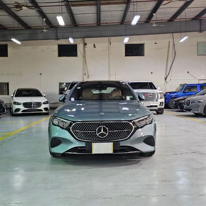 مستعملة Mercedes-Benz E-Class 200 السادس (W214، S214), 2.0 l, 2025 في في المملكة العربية السعودية, جدة من Edition One، اللون فضي.  | AUTO.AE