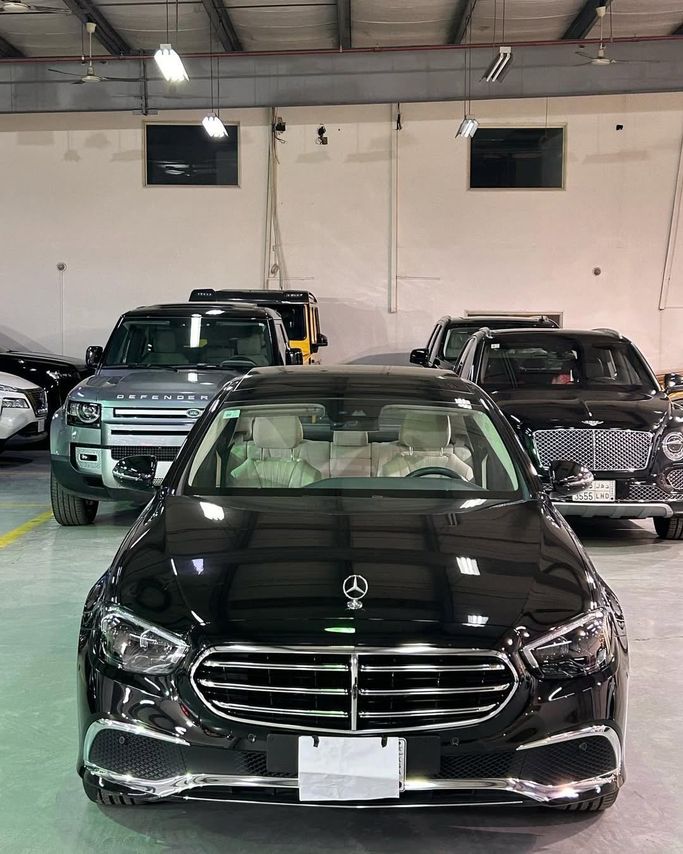 مستعملة Mercedes-Benz E-Class 300 V (W213، S213، C238), 2.0 l, 2021 في في المملكة العربية السعودية, جدة من Edition One، اللون أسود.  | AUTO.AE | إعلان #246166