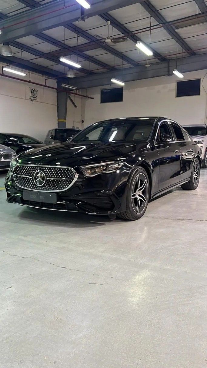Подержанный Mercedes-Benz E-Class 300 VI (W214, S214), 2.0 л, 2024 в Саудовская Аравия, Джидда от Edition One Черный цвет. Корейская | AUTO.AE | Объявление #246309