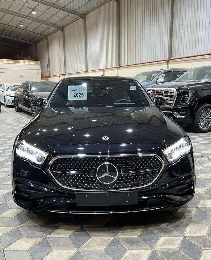 جديدة Mercedes-Benz E-Class 200 السادس (W214، S214), 2.0 l, 2025 في في المملكة العربية السعودية, جدة من Khiyarak Al Mumayaz  معرض خيارك المميز للسيارات، اللون أسود. مواصفات الخليج | AUTO.AE | إعلان #253033
