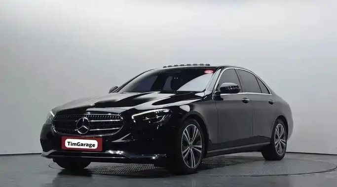 مستعملة ⁦Mercedes-Benz E-Class 250 V (W213, S213, S213, C238) فيس ليفت، 2.0 l، 2021⁩ في في المملكة العربية السعودية, جدة من Tim Garage تيم المركبات، اللون أسود.  | AUTO.AE | إعلان #279643