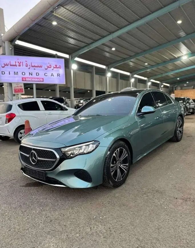 مستعملة ⁦Mercedes-Benz E-Class 200 السادس (W214، S214)، 2.0 l، 2025⁩ في في المملكة العربية السعودية, جدة من Diamond Car معرض سيارة الألماس، اللون فيروزي.  | AUTO.AE | إعلان #282231