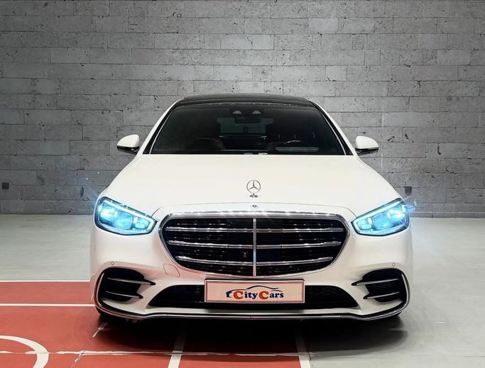 Подержанный Mercedes-Benz S-Class 450 4MATIC VII (W223), 3.0 л, 2021 в Саудовская Аравия, Джидда от CIty Cars Белый цвет.  | AUTO.AE