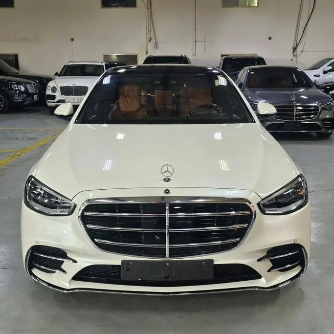 Подержанный Mercedes-Benz S-Class 580 4MATIC VII (W223), 4.0 л, 2023 в Саудовская Аравия, Джидда от Edition One Белый цвет.  | AUTO.AE