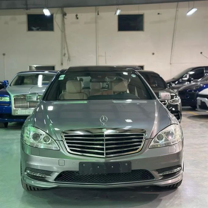 مستعملة Mercedes-Benz S-Class 350 عملية فيس ليفت V (W221), 3.5 l, 2012 في في المملكة العربية السعودية, جدة من Edition One، اللون رمادي.  | AUTO.AE