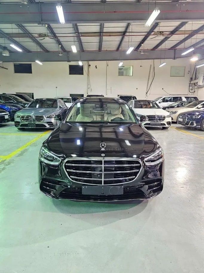 Подержанный Mercedes-Benz S-Class 500 4MATIC VII (W223), 3.0 л, 2023 в Саудовская Аравия, Джидда от Edition One Черный цвет.  | AUTO.AE