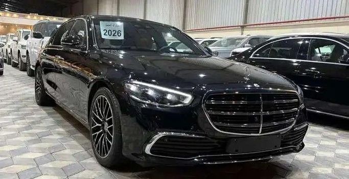 جديدة Mercedes-Benz S-Class 450 4MATIC سابعاً (W223), 3.0 l, 2026 في في المملكة العربية السعودية, جدة من Khiyarak Al Mumayaz  معرض خيارك المميز للسيارات، اللون أسود. مواصفات الخليج | AUTO.AE | إعلان #252284