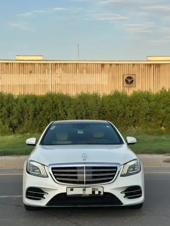مستعملة Mercedes-Benz S-Class 560 فيس ليفت السادس (W222، C217), 4.0 l, 2017 في في المملكة العربية السعودية, جدة من Al Oun Cars معرض العون للسيارات، اللون أبيض.  | AUTO.AE | إعلان #276146