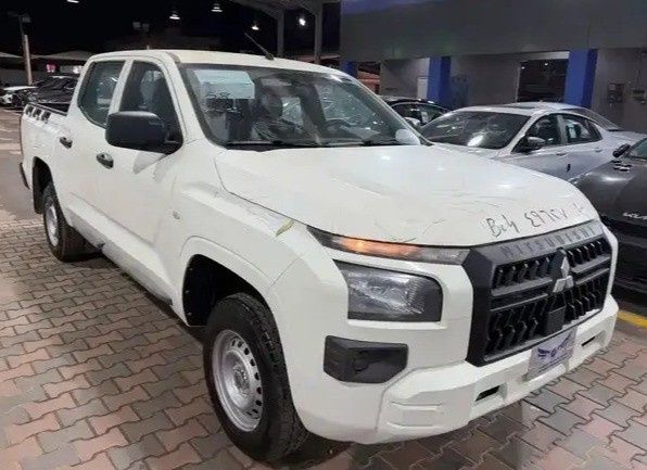 جديدة Mitsubishi L200 سادساً, 2.4 l, 2025 في في المملكة العربية السعودية, جدة من معرض الأسطورة الحديث للسيارات، اللون أبيض. أخرى | AUTO.AE | إعلان #277689