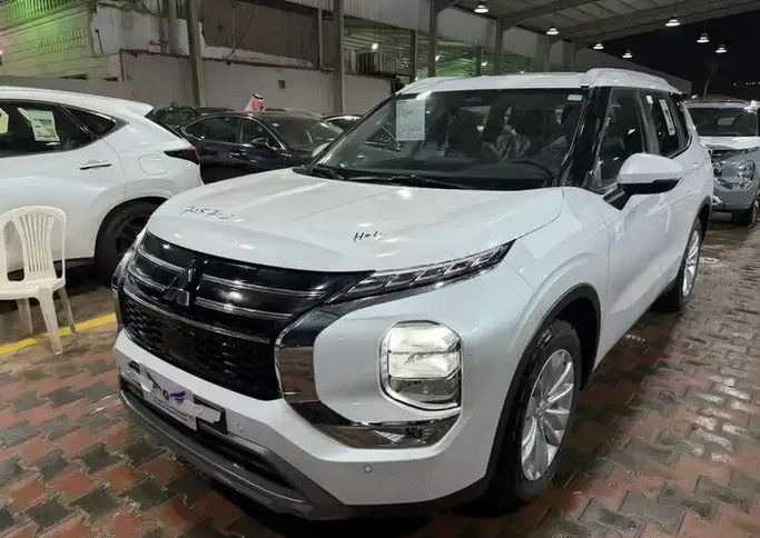 جديدة ⁦Mitsubishi Outlander فيس ليفت IV، 2.5 l، 2026⁩ في في المملكة العربية السعودية, جدة من معرض الأسطورة الحديث للسيارات، اللون أبيض. مواصفات الخليج | AUTO.AE | إعلان #284121