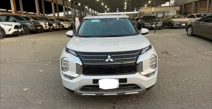 Used ⁦Mitsubishi Outlander IV, 2.5 l, 2025⁩ in Saudi Arabia, Jeddah by Al Awarif Al Mumayaz Cars معرض العوارف المميز للسيارات, White color. GCC Specs | AUTO.AE | Listing #290489