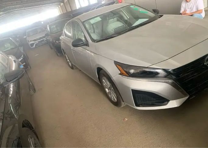 جديدة ⁦Nissan Altima فيس ليفت السادس (L34)، 2.5 l، 2026⁩ في في المملكة العربية السعودية, جدة من شركة مواصلات الجزيرة للسيارات JFL، اللون فضي.  | AUTO.AE | إعلان #291052