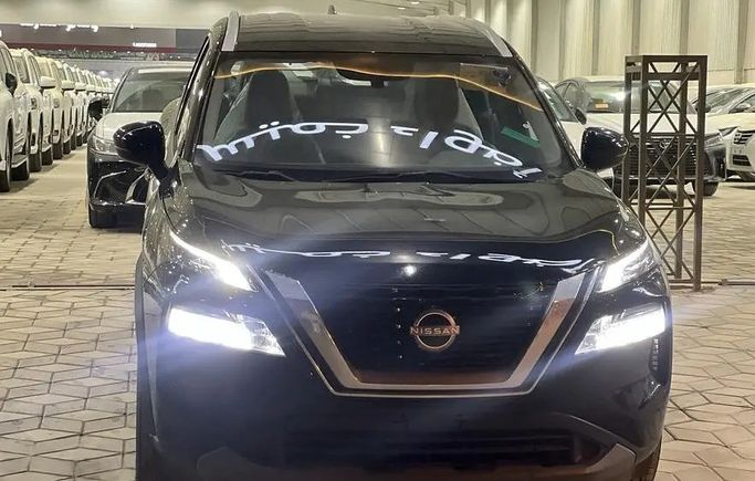 جديدة Nissan X-Trail رابعاً, 2.5 l, 2024 في في المملكة العربية السعودية, جدة من AKM شركة اضواء خميس مشيط، اللون أسود. أخرى | AUTO.AE