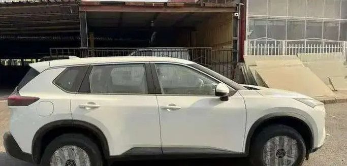 جديدة Nissan X-Trail رابعاً، 2.5 لتر، 2026 في المملكة العربية السعودية، جدة من TM شركة التموين الحديث، اللون أبيض.  | AUTO.AE | إعلان #296042 — صورة 3 من 7