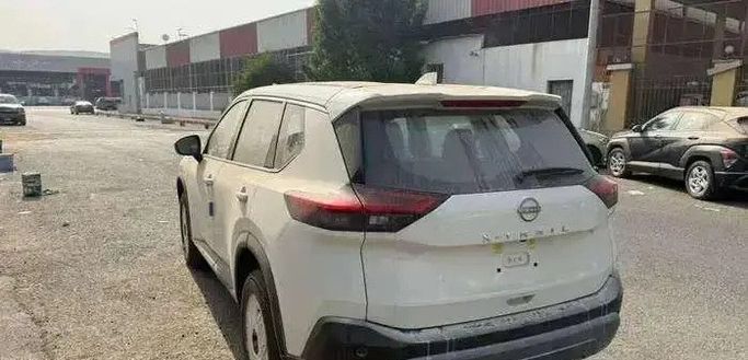 جديدة Nissan X-Trail رابعاً، 2.5 لتر، 2026 في المملكة العربية السعودية، جدة من TM شركة التموين الحديث، اللون أبيض.  | AUTO.AE | إعلان #296042 — صورة 4 من 7