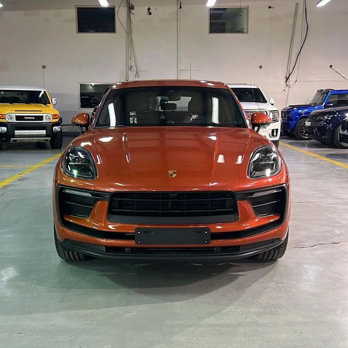 Подержанный Porsche Macan T I Рестайлинг 2, 2.0 л, 2024 в Саудовская Аравия, Джидда от Edition One Бронзовый цвет.  | AUTO.AE