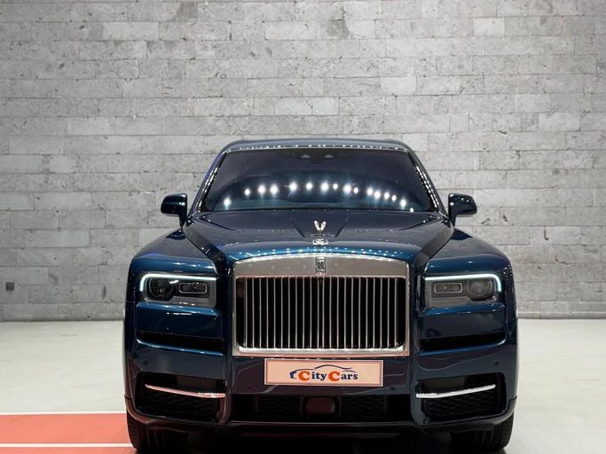 مستعملة Rolls-Royce Cullinan Black Badge I, 6.7 l, 2021 في في المملكة العربية السعودية, جدة من CIty Cars، اللون أزرق داكن.  | AUTO.AE