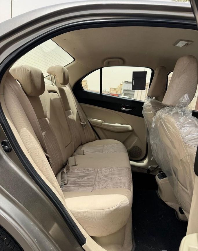 مستعملة Suzuki DZire ثالثاً فيس ليفت، 1.2 لتر، 2023 في المملكة العربية السعودية، جدة من Rawafid Al Barakah Cars معرض روافد البركة للسيارات، اللون رمادي.  | AUTO.AE | إعلان #296360 — صورة 14 من 18