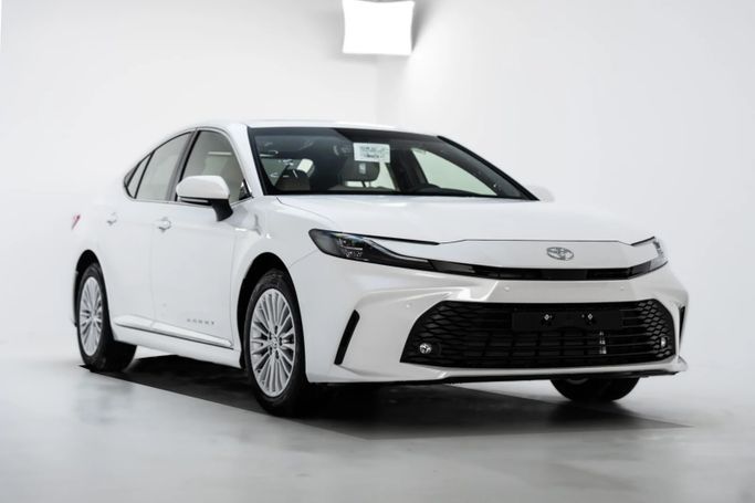 Новый Toyota Camry VIII (XV70) Рестайлинг, 2.5 л, 2026 в Саудовская Аравия, Джидда от Hala Car شركة هلا كار  Белый цвет.  | AUTO.AE