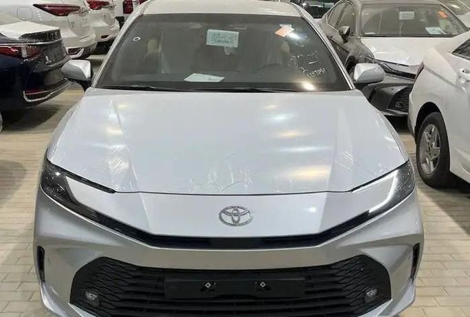 جديدة Toyota Camry التاسع (XV80), 2.5 l, 2025 في في المملكة العربية السعودية, جدة من Khiyarak Al Mumayaz  معرض خيارك المميز للسيارات، اللون فضي. مواصفات الخليج | AUTO.AE | إعلان #252381