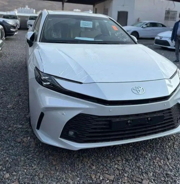 Новый Toyota Camry IX (XV80), 2.5 л, 2026 в Саудовская Аравия, Джидда от Aloudh Motors Белый цвет. GCC | AUTO.AE | Объявление #274046