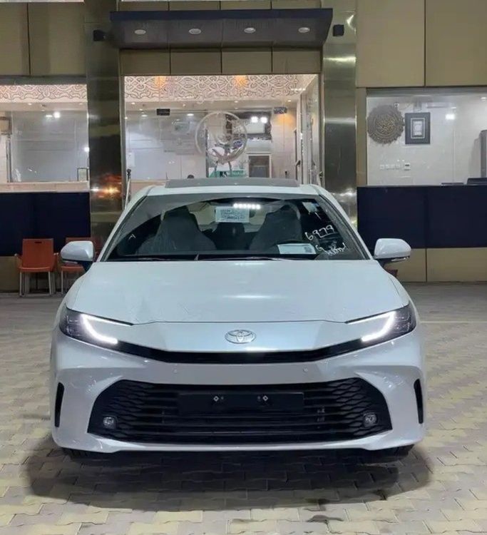 جديدة Toyota Camry التاسع (XV80), 2.5 l, 2026 في في المملكة العربية السعودية, جدة من Nada Al Jazeera شركة ندى الجزيرة للسيارات، اللون أبيض.  | AUTO.AE | إعلان #275291